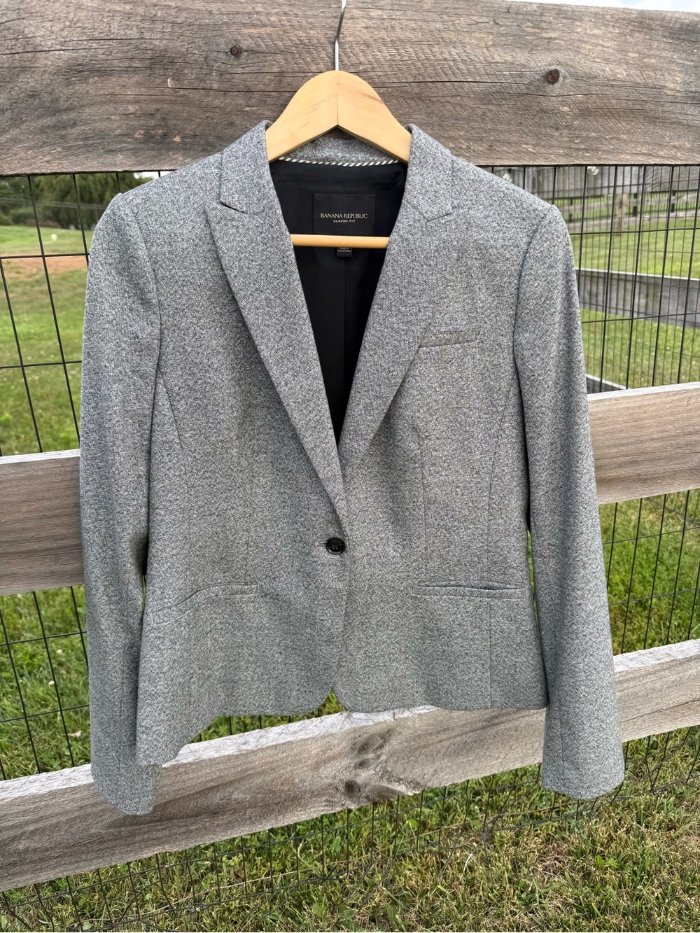 Banana Republic Light Gray Women's Single-Button Blazer